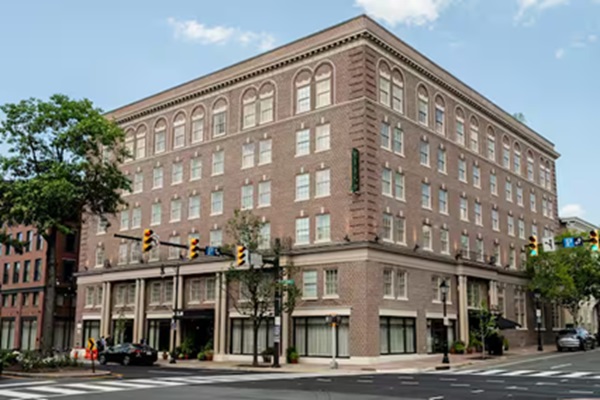 Aparium Group’s Hotel Heron in Alexandria, Va., joins Curio Collection by Hilton