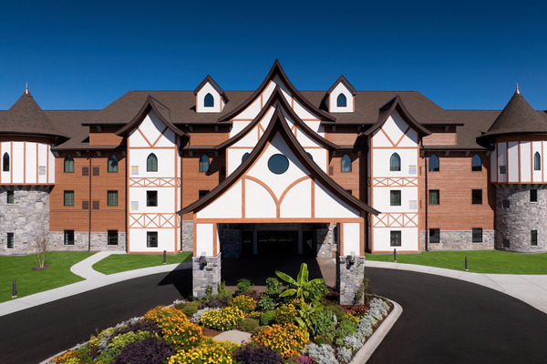 Dellshire Resort debuts in Wisconsin Dells with medieval fantasy concept - HOTELSMag